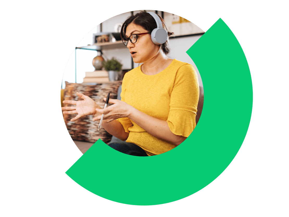 Lehrperson nutzt GoTo Connect für ein virtuelles Schülertreffen.