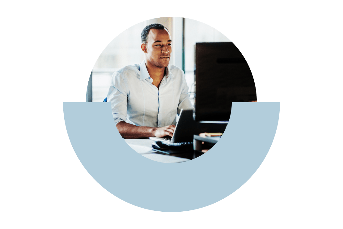 Profi nutzt die GoTo-App im Homeoffice auf dem kompatiblen Tischtelefon.