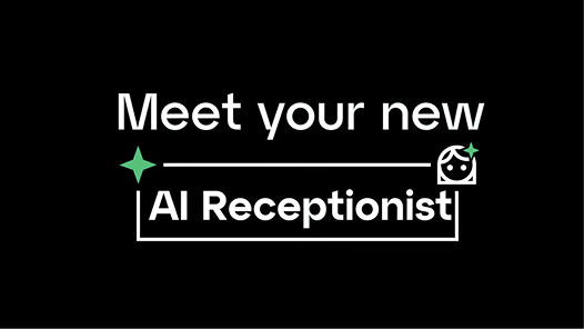 Weißer Text auf schwarzem Hintergrund mit der Aufschrift „Meet your new AI Receptionist“ (Lernen Sie Ihren neuen KI-Empfangsassistenten kennen)