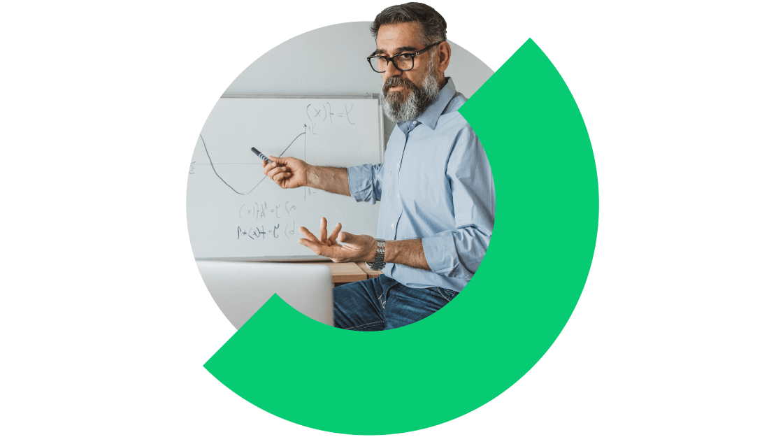 Ein Dozent, der einen Online-Kurs mit GoTo Connect für nahtloses virtuelles Lernen anbietet.