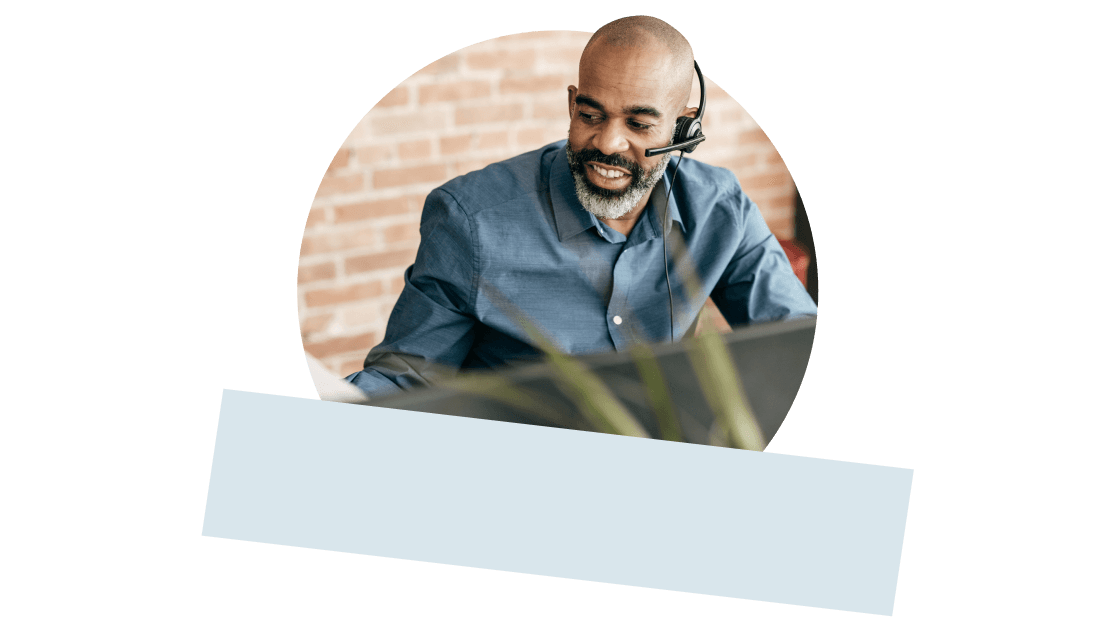 Ein IT-Techniker an der Schule, der den Betrieb und die Kommunikation auf dem gesamten Campus verwaltet.