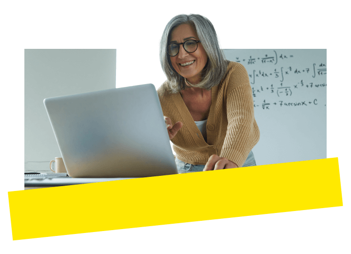 Eine Lehrerin unterrichtet ihre Schülerin virtuell über einen Laptop mit GoTo Connect.