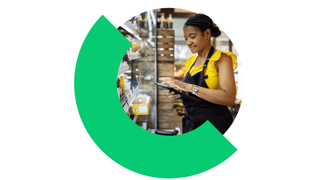 Eine Geschäftsführerin nutzt GoTo Connect, um die Interaktion mit Kunden zu optimieren und die Transparenz im Team durch eine Unified Communications-Plattform zu erhöhen.