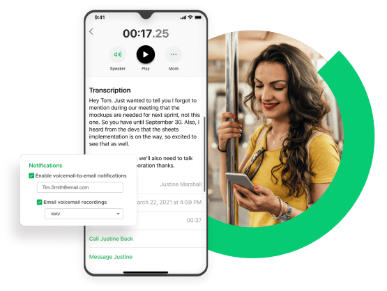 Collage, die eine Person bei einem Support-Telefonat zeigt, während zugleich die Anrufwarteschleife und wartenden Anrufer zu sehen sind.